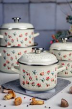 Garnek emaliowany z emaliowaną pokrywką 16 cm, 2 l, jasnokremowy, kolekcja Flowers - obrazek 2