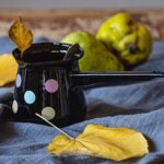 Klasyczny tygielek emaliowany na 7 kaw, 0,7 l, czarny, Pastel Dots - obrazek 3