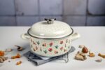 Niski garnek emaliowany 16 cm, 1,5 l, jasnokremowy, kolekcja Flowers - obrazek 2