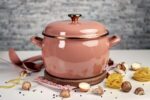 Garnek emaliowany z emaliowaną pokrywką 24 cm, 7,5 l, beżowy, kolekcja Mokka - obrazek 2
