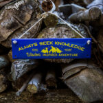DEEP NAVY ENAMEL SIGN | WISDOM