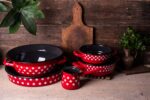 Miska emaliowana z uchwytami 16 cm 1.2L, czerwona, Dots on red - obrazek 3