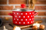 Zestaw garnków emaliowanych Dots on red - 3 l + 4 l + 5 l - obrazek 4